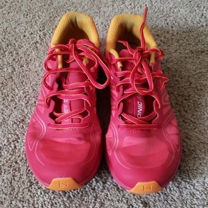 Salomon tennis shoes